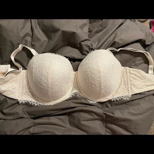 Victoria’s Secret adjustable lace bra